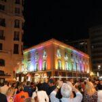 La nueva iluminación de la fachada del Palas marca el renacer de la Cámara de Comercio de Alicante