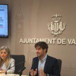 Valencia intensifica la lucha contra las palomas: sanciones de hasta 3.000 euros por alimentarles