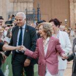La Reina Sofía desata aplausos en su visita a la Plaza Mayor de Castellón