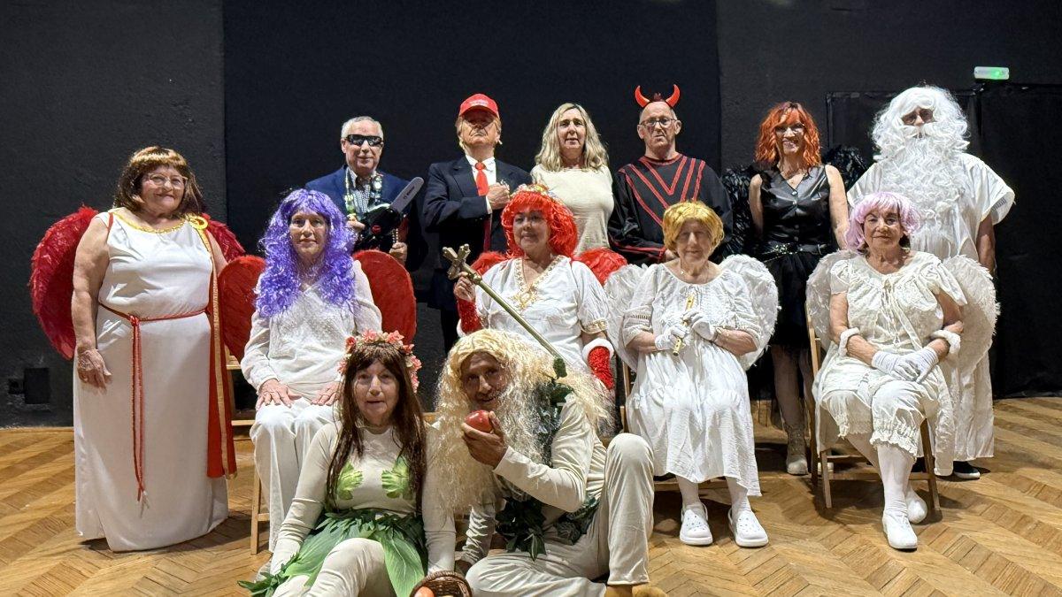 Teatro Solidario en La Nucía: El Grupo Senior "La Casilla" Actúa para Ayudar a Integra Marina Baixa
