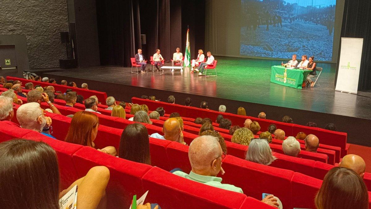 La Vila Joiosa impulsa su candidatura del Desembarc a BIC tras el respaldo unánime de los festeros de Santa Marta