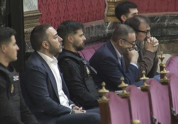 El juicio del Supremo: La caja de Ferraz acapara la atención frente a las mascarillas
