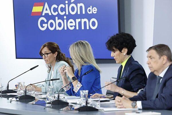 El Gobierno reacciona con confusión y malestar ante las acusaciones de Clavijo