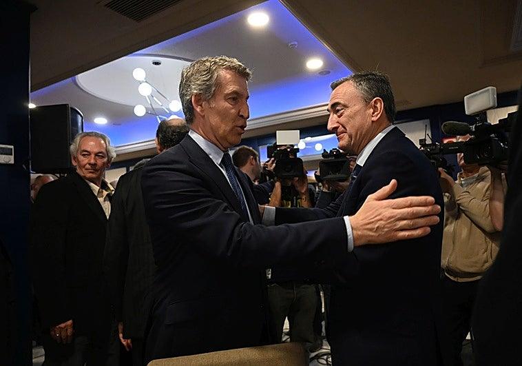 Feijóo se mantiene al margen del PNV y Junts, confiando en que Sánchez enfrentará sus propios problemas