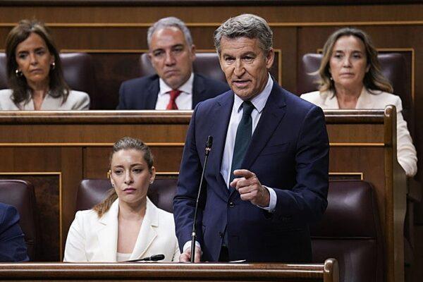 Feijóo impulsa la moción de censura y llama a sus socios a actuar con urgencia