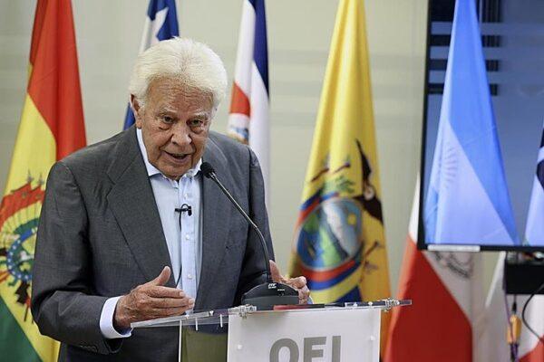 Felipe González defiende la presunción de inocencia de Zapatero ante acusaciones sorprendentes
