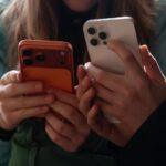 Prohibición de redes sociales para menores: un debate entre la falta de pruebas y los intereses comerciales en juego