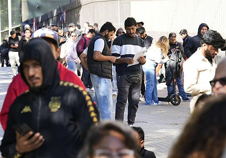 El Congreso examina desde hoy los peligros de la regularización masiva de inmigrantes en España