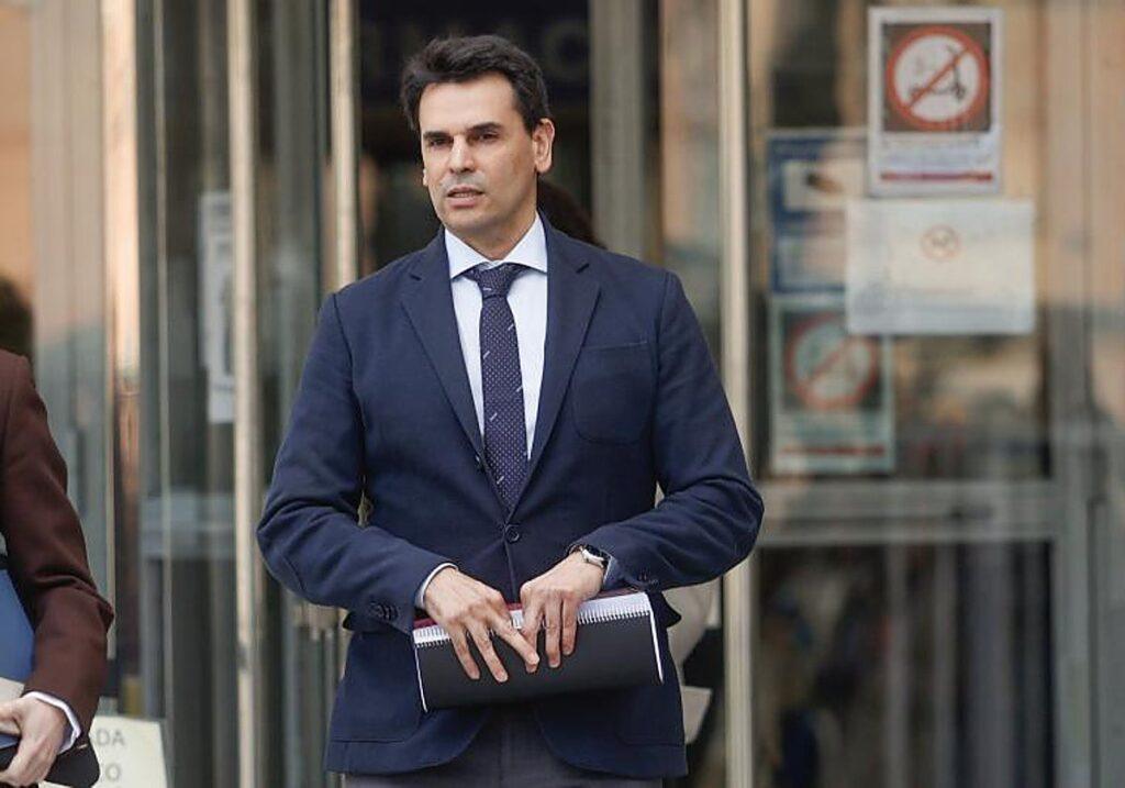 El juez permite a la UCO investigar las cuentas bancarias del novio de Ayuso desde