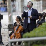 Zapatero es recibido con violines y gritos de "criminal" en la Audiencia Nacional