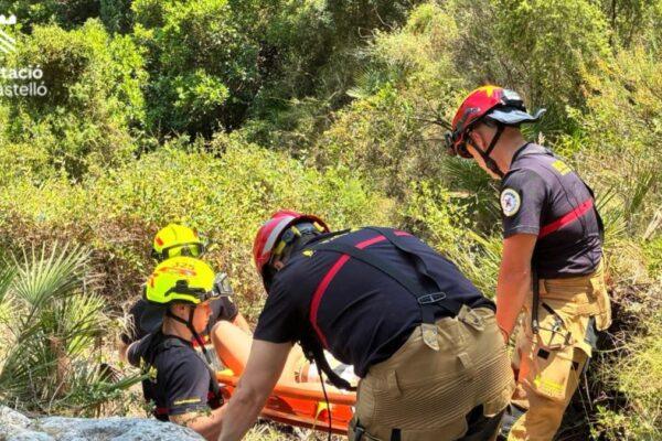 Rescate en la Naturaleza: Bomberos de Castellón Salvan a Tres Personas en Operativo Aéreo y Terrestre