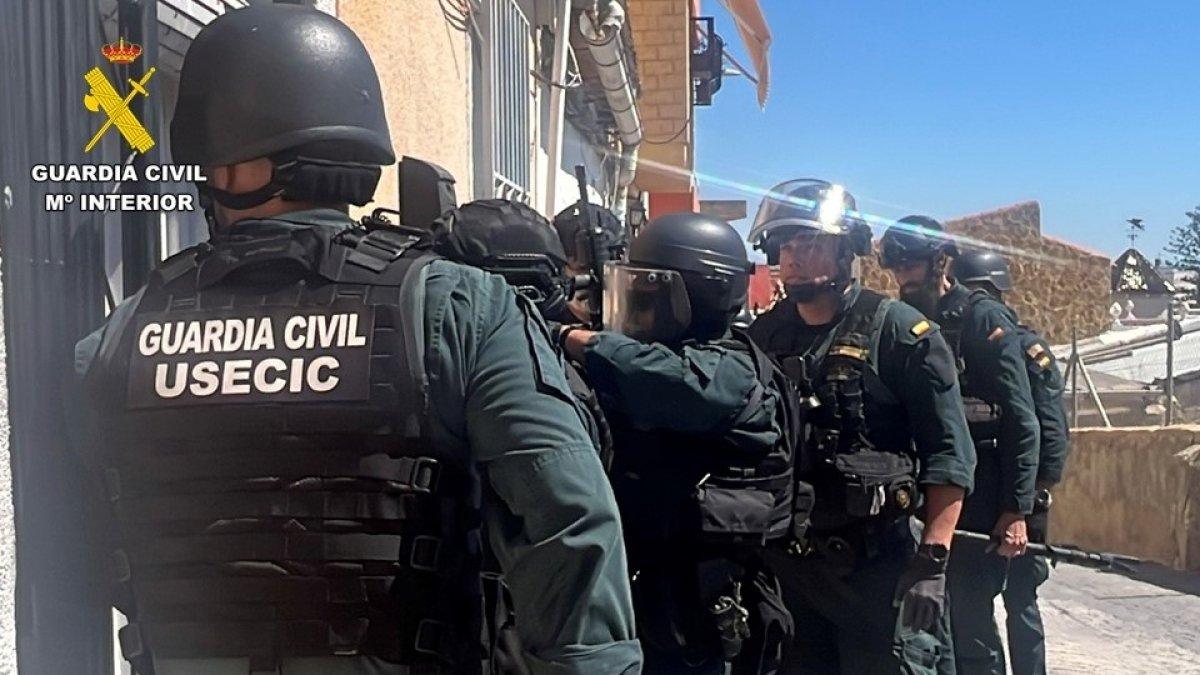 Detenido el joven que causó un gran incendio y aterrorizó a vecinos con armas y perros en Callosa de Segura