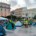 La acampada de apoyo a los docentes interrumpe la festividad del Corpus y Catalá delega en Pilar Bernabé las acciones necesarias