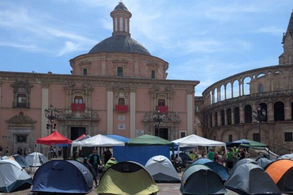 Bernabé se desmarca de la acampada pro profesorado y acusa a Catalá del 'marrón' del desalojo para el Corpus