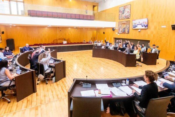 Benidorm aprueba el presupuesto de 2026: un ambicioso plan de inversiones ante la deuda de Serra Gelada