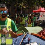 El Corpus solicita "sentido común" para que la acampada respete la plaza de la Virgen este fin de semana: "Si quieren regresar, que lo hagan después"