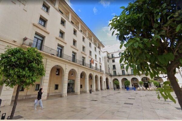 La jueza exige al ayuntamiento los correos internos del caso VPP Les Naus con un plazo de cinco días para su entrega