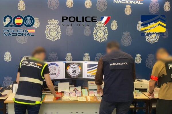Alicante desmantela red de falsificación: 795 documentos de DNI y visados Schengen incautados para toda Europa