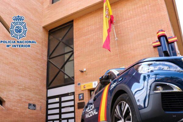 Detenidos cuatro estafadores con antecedentes que utilizaban nóminas falsas para financiar teléfonos de alta gama en diversas ciudades
