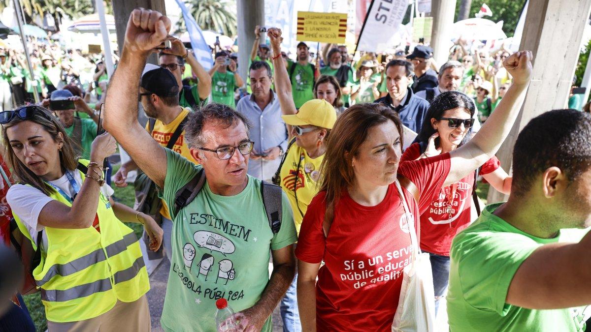 Sufrir más hambre que un maestro: la dura realidad de la educación en España