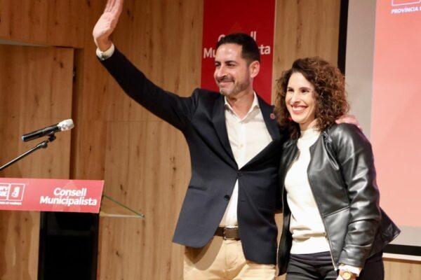 Bielsa demuestra su fuerza al convocar a todos los alcaldes con Arcadi España como figura principal