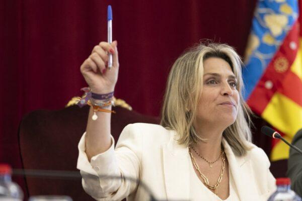 Barrachina presenta el balance de su mandato en una sesión crucial para el futuro de la provincia