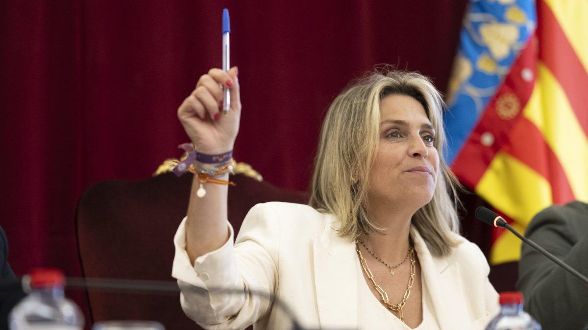Barrachina presenta el balance de su mandato en una sesión crucial para el futuro de la provincia