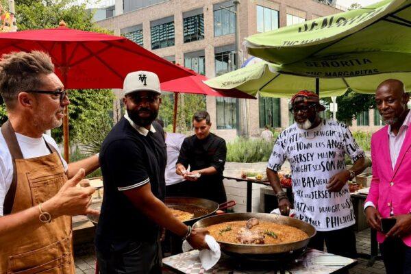 Edu Torres encabeza la expedición valenciana que lleva la auténtica paella a Atlanta