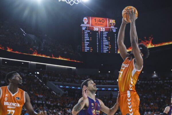 Catorce mil almas naranjas arrasan al Barcelona y logran empatar la final con un impresionante 102