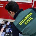 "Cómo tres empleados de mensajería robaban y revendían dispositivos de alta gama mediante escaneos falsos y furgonetas"