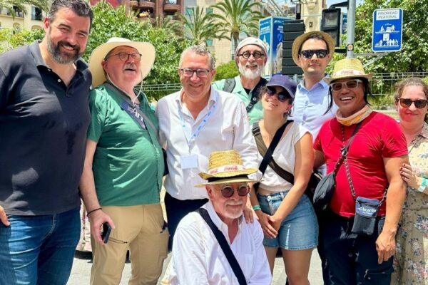Periodistas estadounidenses se rinden ante las Fogueres gracias al Patronato Costa Blanca