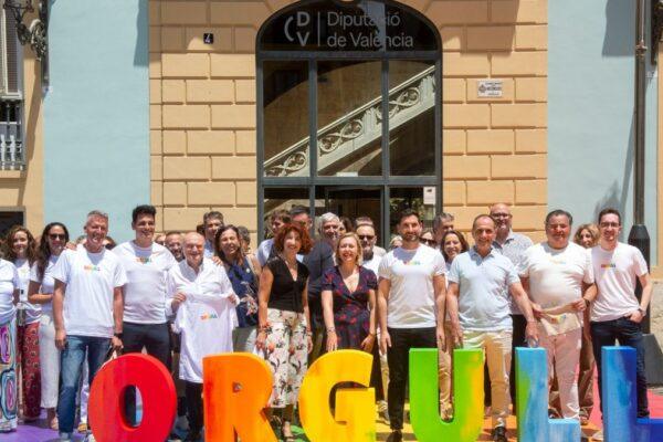 PSPV y Compromís ignoran el manifiesto del Orgullo LGTBI a pesar de su apoyo verbal a la causa