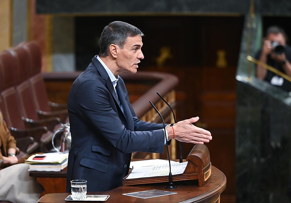 Sánchez aconseja a Feijóo usar crema solar tras su polémica imagen con el 'narco' Dorado
