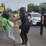 La Policía inicia expediente al agente tras la denuncia de la profesora agredida en Valencia