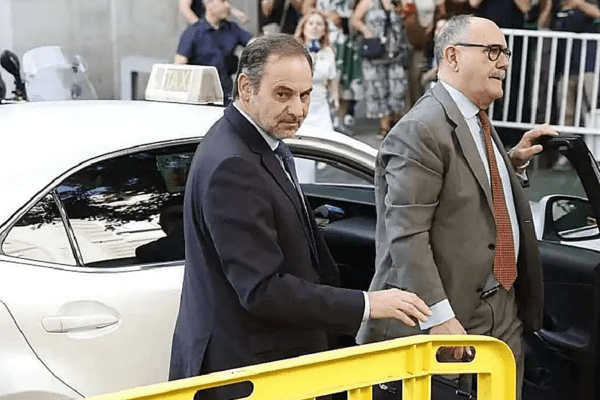 El abogado del nervioso: cómo las 'cloacas' del PSOE crearon un sistema oculto para financiar la defensa de Ábalos