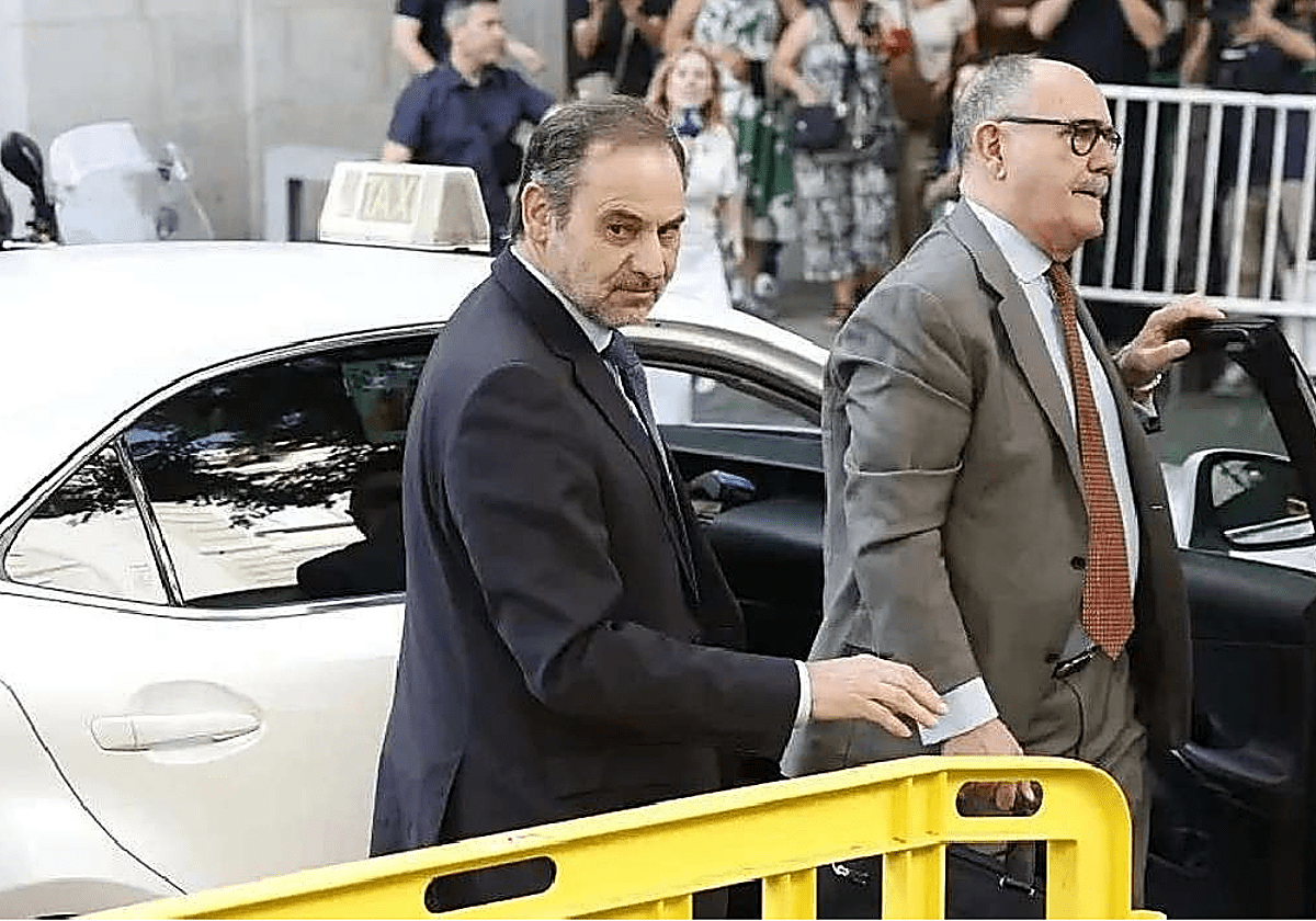 El abogado del nervioso: cómo las 'cloacas' del PSOE crearon un sistema oculto para financiar la defensa de Ábalos
