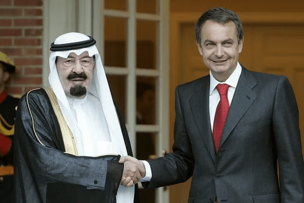 Zapatero confía en probar que las joyas son un regalo del rey de Arabia Saudí, a pesar de no haberlas declarado como patrimonio