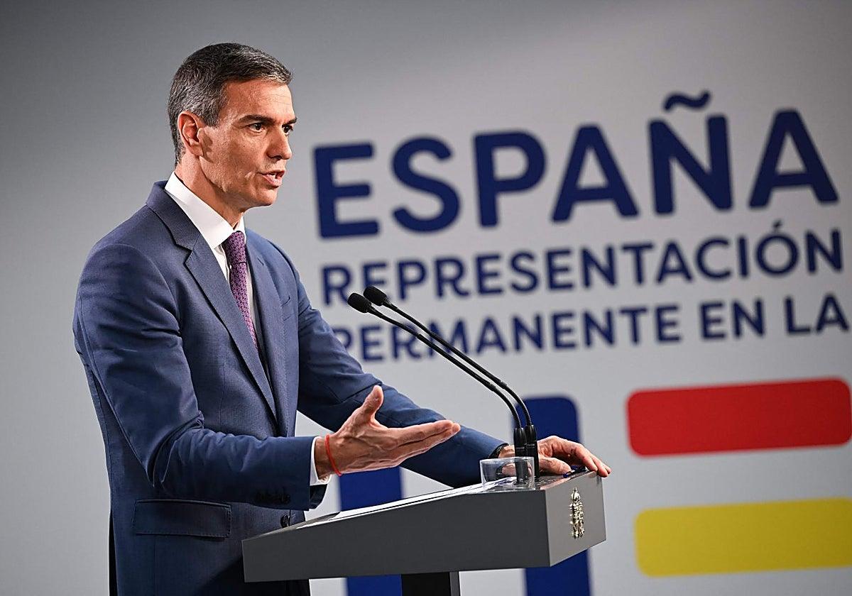 Sánchez defiende a Zapatero: "Los regalos llegan sin previo aviso a Madrid"