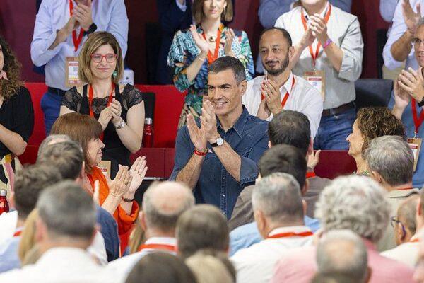 Sánchez presenta un mensaje de «orgullo» en el comité federal del PSOE ante la incertidumbre por escándalos recientes