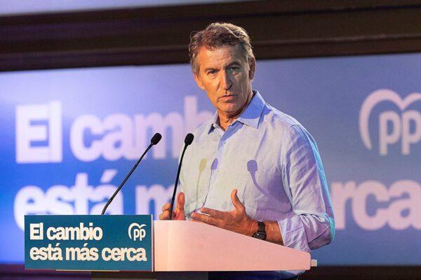 Feijóo arremete contra el Gobierno: denuncia "ingeniería social" en la 'ley de nietos' y las regularizaciones