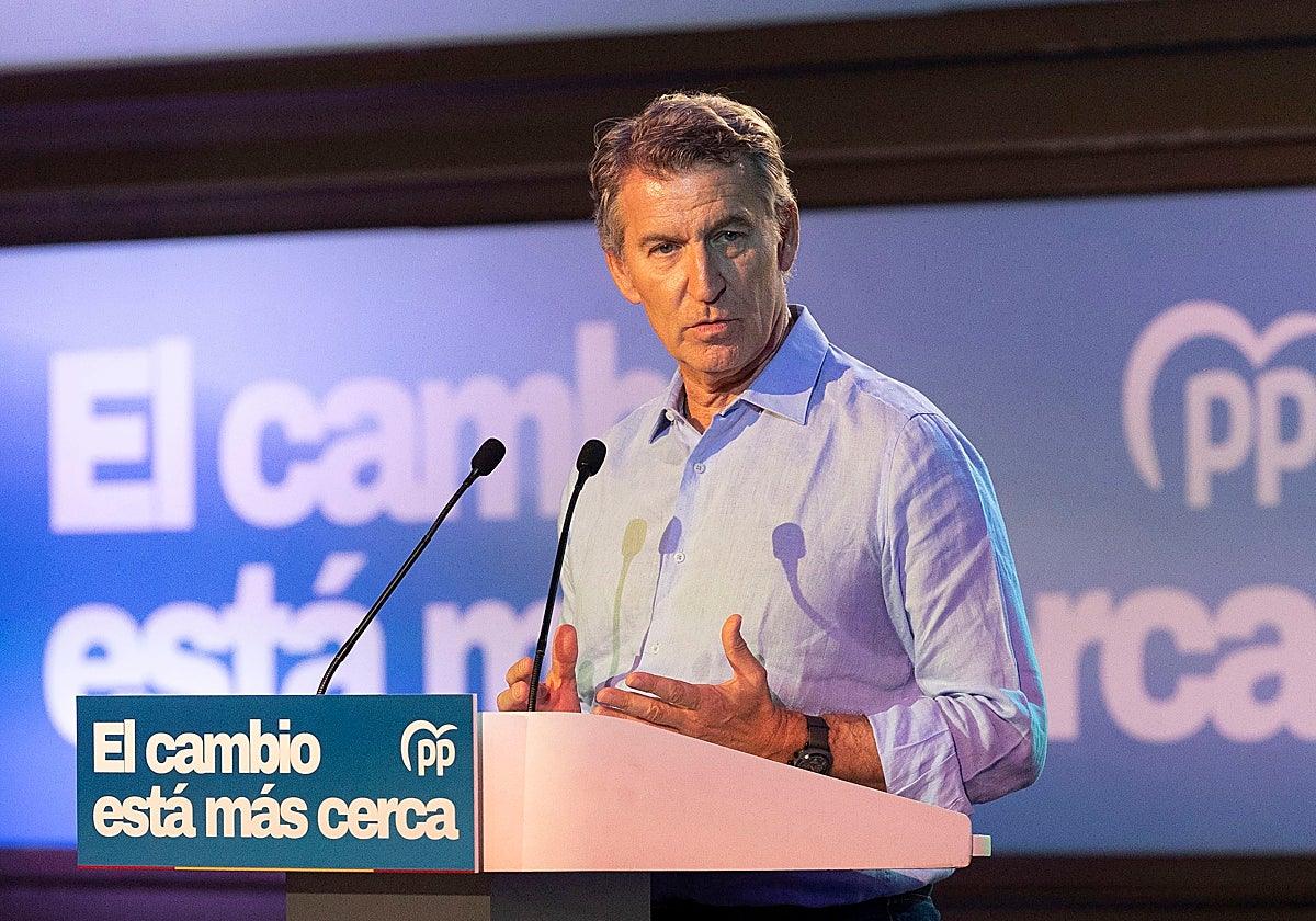 Feijóo arremete contra el Gobierno: denuncia "ingeniería social" en la 'ley de nietos' y las regularizaciones