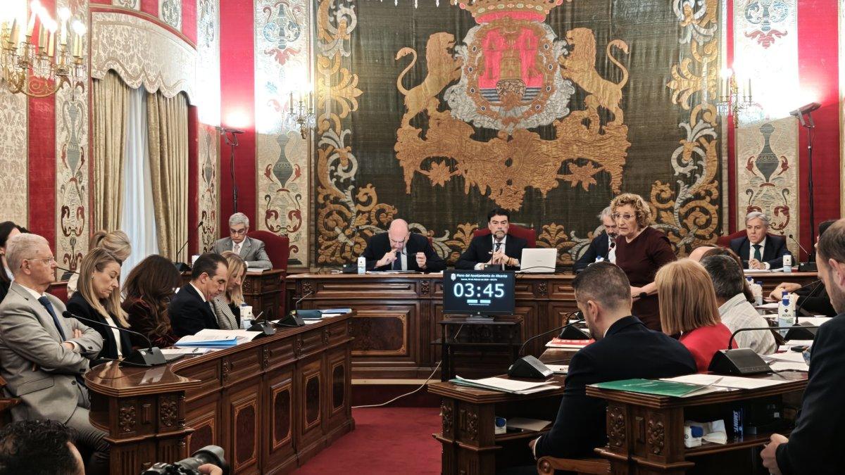 Vox exige la dimisión del alcalde de Alicante por decencia y sentido común