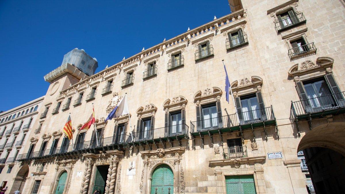 Alicante finaliza 2025 con un superávit de 65,5 millones y respeta todas las normativas fiscales
