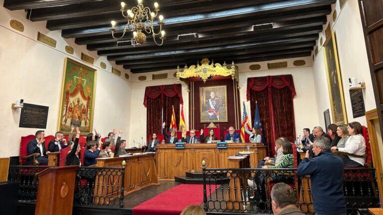 Elche rinde homenaje a las víctimas de ETA con la aprobación de una moción conmemorativa