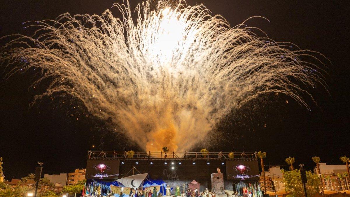 La Vila Joiosa celebra su Desembarc como BIC inmaterial: un comienzo espectacular para los Moros y Cristianos