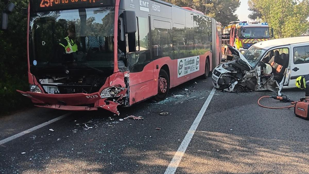 Accidente de autobús de la EMT: cinco heridos trasladados al hospital