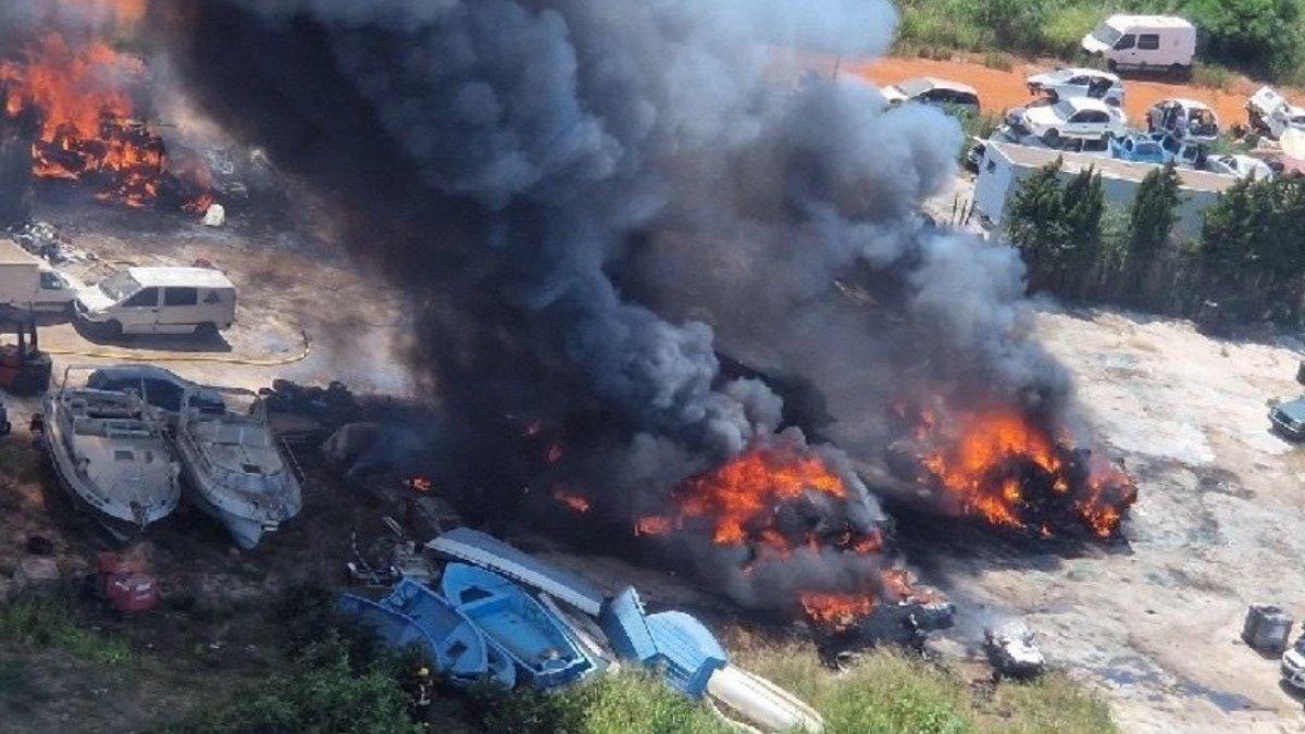 Impactante incendio en un desguace de El Verger activa la respuesta de bomberos de Dénia y Oliva