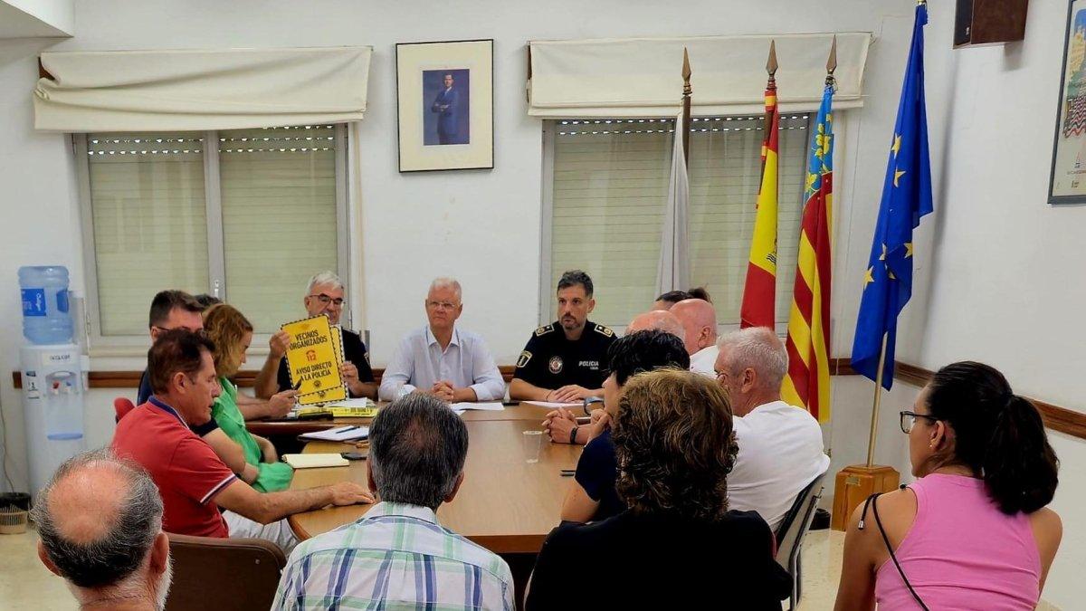 El Rebolledo contará con un WhatsApp directo para alertar a la Policía Local de Alicante sobre actividades sospechosas