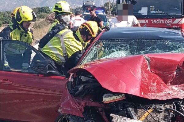 Trágico accidente en la N 332: un fallecido y dos heridos en choque frontal entre coches en Ondara