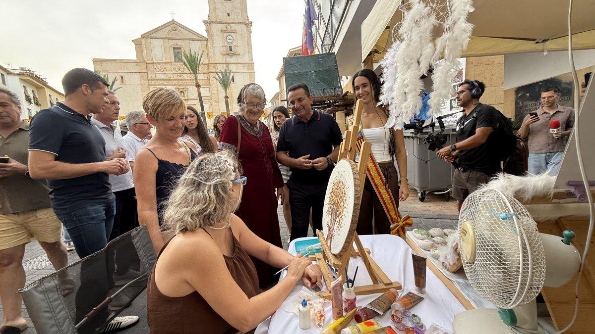 La Consellera de Turismo destaca en la 20ª edición del Mercado Medieval de La Nucía